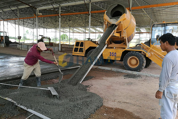 HMC350 Self-loading Concrete Mixer in Uzbekistan
